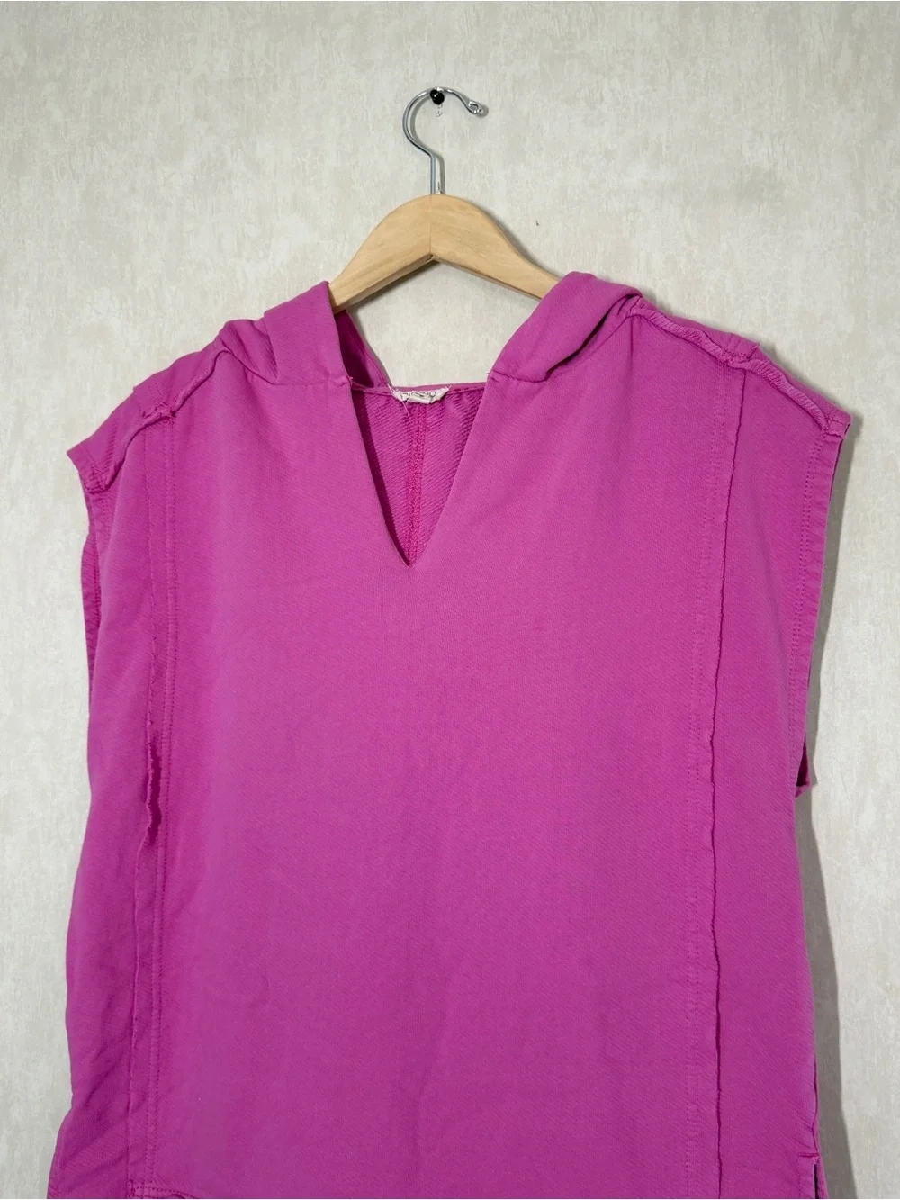 Pilcro Women’s Sleeveless Hoodie Sweatshirt V-Neck in Pink S